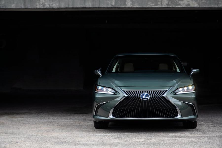  Lexus ES300h 2018 года  (NA) (фото 27 из 41)
